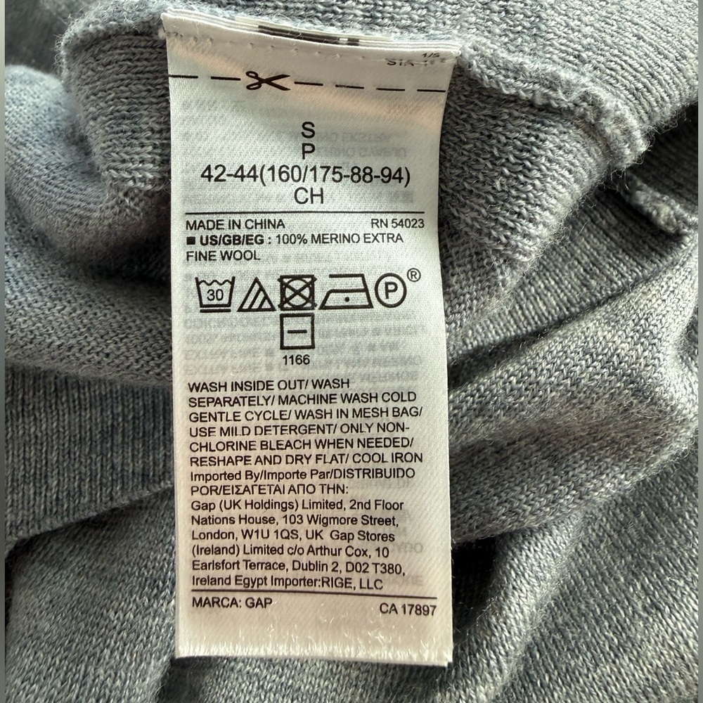 GAP 100% Merino Wool Crewneck Sweater Minimalist Soft Knit Women Size S - Picture 8 of 8